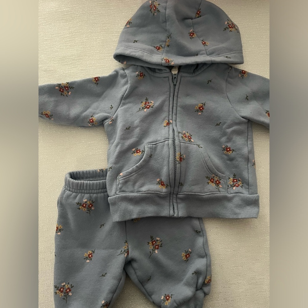 Carters 3M Sweatsuit. Like New Quality.